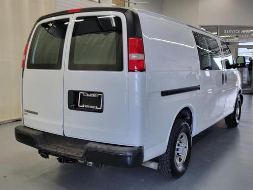 Summit White 2017 Chevrolet Express 3500 Work Van