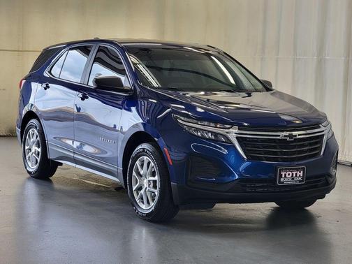 Blue Glow Metallic 2022 Chevrolet Equinox LS