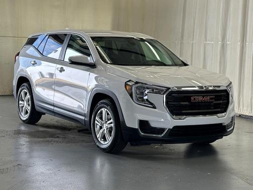 Summit White 2024 GMC Terrain SLE