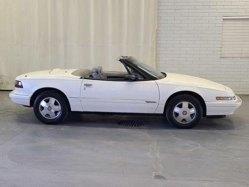 1990 Buick Reatta Base