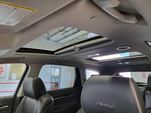 Rich Garnet Metallic 2021 Buick Enclave Avenir