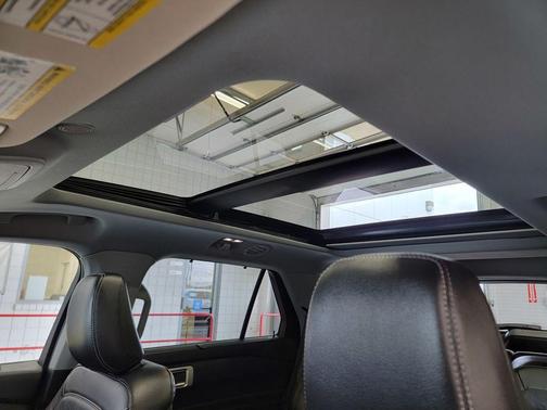 Iconic Silver Metallic 2020 Ford Explorer Limited