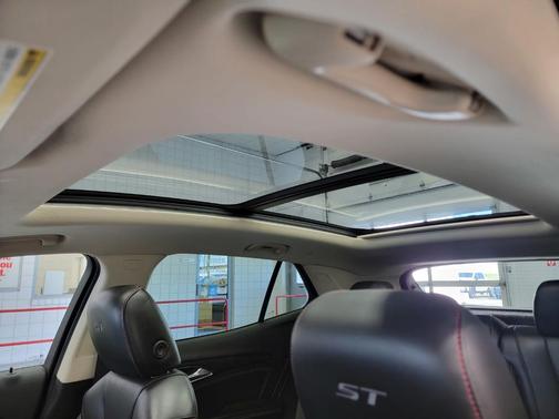 Summit White 2023 Buick Envision Essence