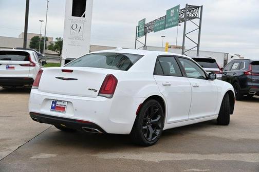 2022 Chrysler 300 S