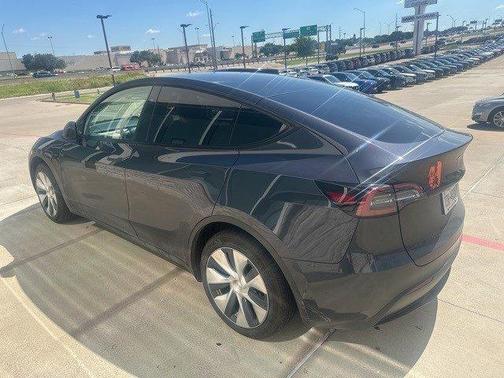 2024 Tesla Model Y Base