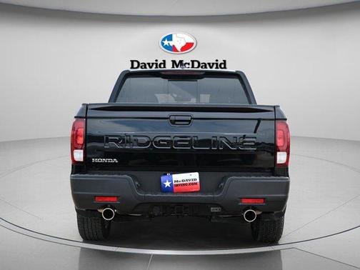 Crystal Black Pearl 2025 Honda Ridgeline RTL