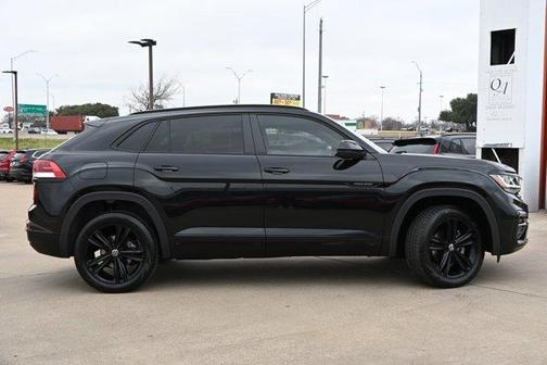 2023 Volkswagen Atlas Cross Sport 2.0T SEL R-Line Black