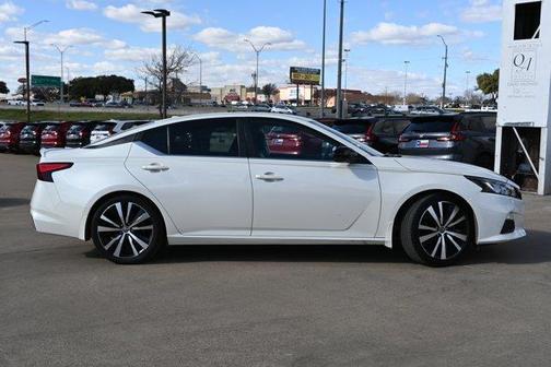 2019 Nissan Altima 2.0 SR