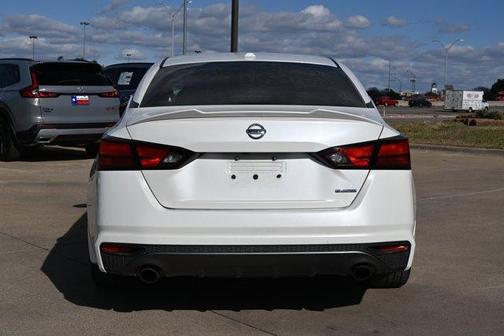 2019 Nissan Altima 2.0 SR