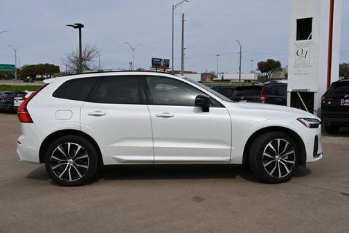 2024 Volvo XC60 B5 Plus Dark Theme