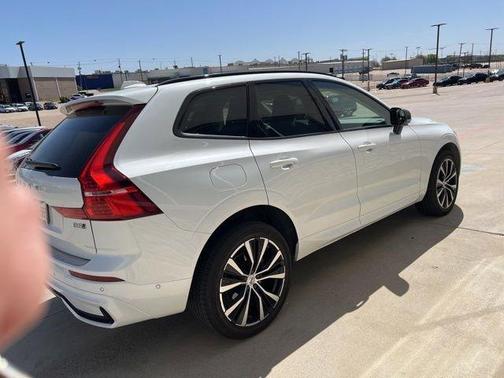 2024 Volvo XC60 B5 Plus Dark Theme