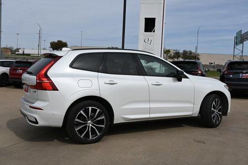 2024 Volvo XC60 B5 Plus Dark Theme