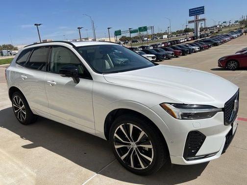 2024 Volvo XC60 B5 Plus Dark Theme