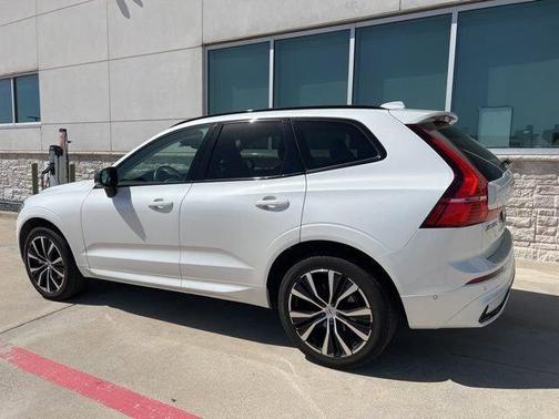 2024 Volvo XC60 B5 Plus Dark Theme