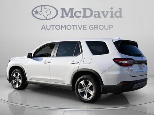 Platinum White Pearl 2023 Honda Pilot EX-L 8-Passenger