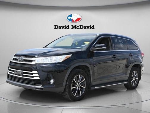 Midnight Black Metallic 2019 Toyota Highlander XLE