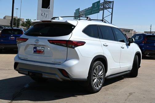 2022 Toyota Highlander Platinum