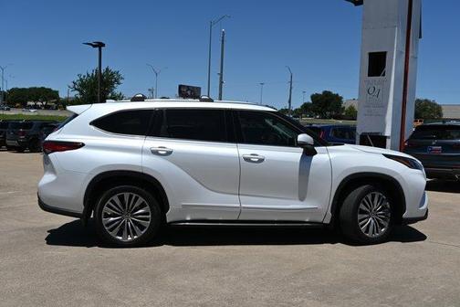 2022 Toyota Highlander Platinum