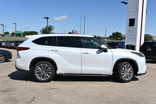 2022 Toyota Highlander Platinum