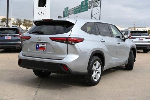 2022 Toyota Highlander LE