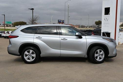 2022 Toyota Highlander LE