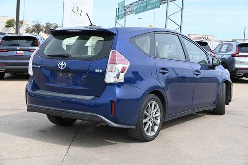 2016 Toyota Prius v Five