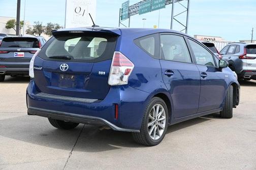 2016 Toyota Prius v Five