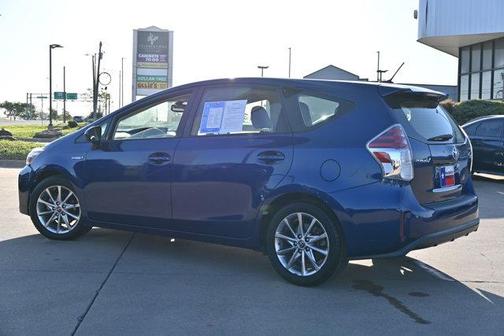 2016 Toyota Prius v Five