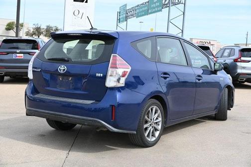 2016 Toyota Prius v Five