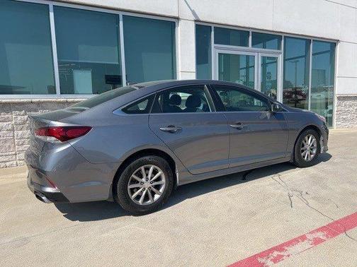2018 Hyundai SONATA SE