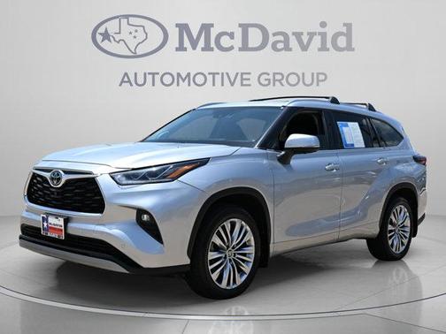 Celestial Silver Metallic 2024 Toyota Highlander LE