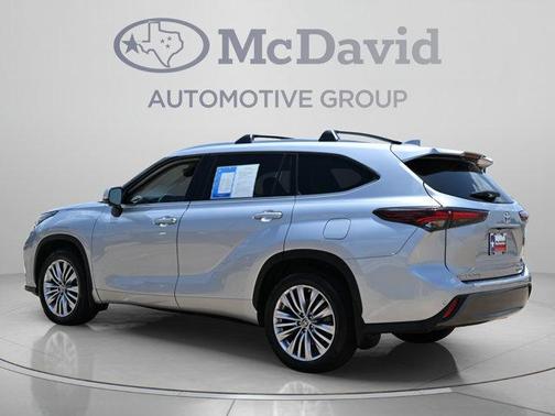 Celestial Silver Metallic 2024 Toyota Highlander LE