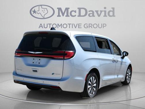 Silver Mist Clearcoat 2023 Chrysler Pacifica Hybrid Limited