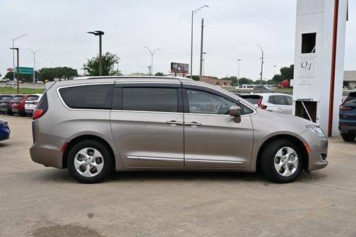 2018 Chrysler Pacifica Hybrid Touring L