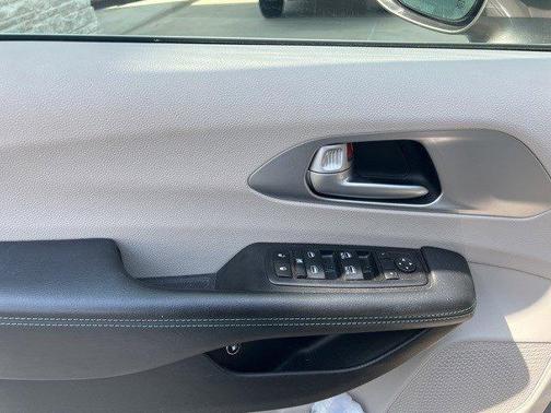 2018 Chrysler Pacifica Hybrid Touring L