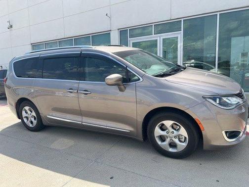 2018 Chrysler Pacifica Hybrid Touring L