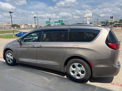 2018 Chrysler Pacifica Hybrid Touring L