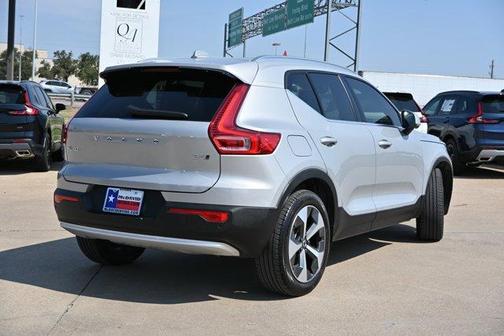 2023 Volvo XC40 B5 Plus Bright Theme
