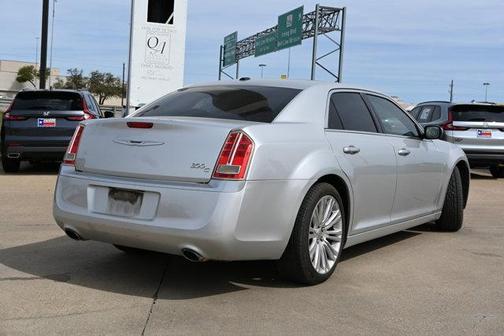 2012 Chrysler 300C Luxury Series
