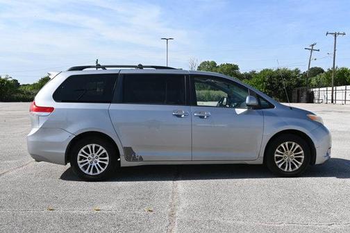 Silver Sky Metallic 2011 Toyota Sienna XLE