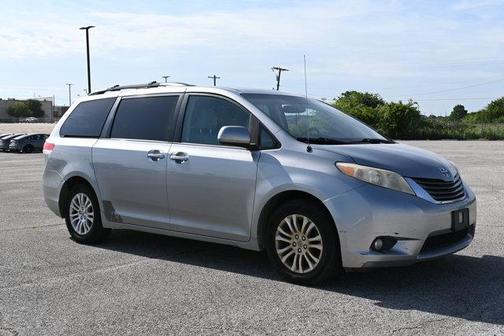 Silver Sky Metallic 2011 Toyota Sienna XLE