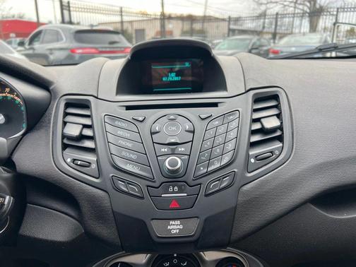 2017 Ford Fiesta SE