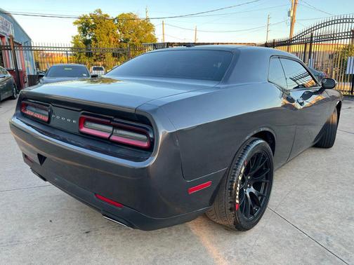 2017 Dodge Challenger SXT