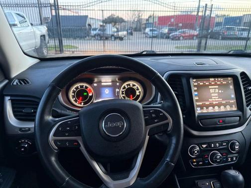 2016 Jeep Cherokee Sport