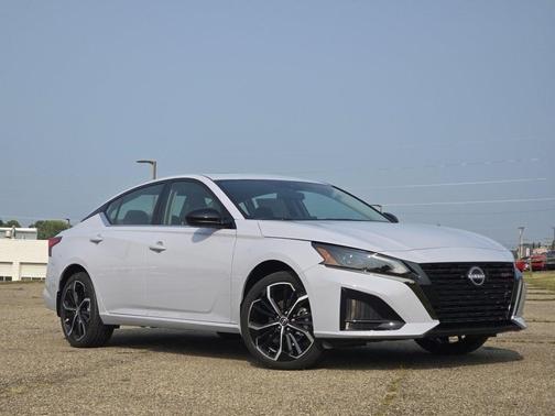 2025 Nissan Altima SR