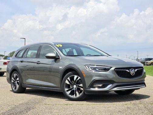 2019 Buick Regal TourX Essence