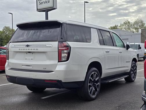 2022 Chevrolet Suburban LT