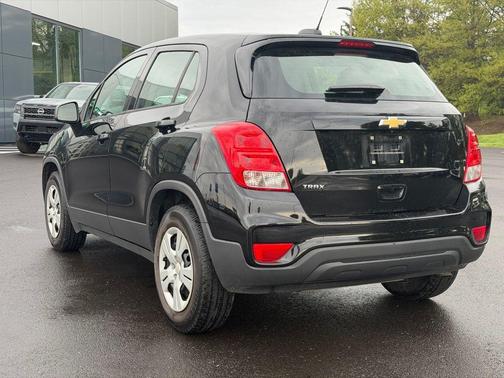 Mosaic Black Metallic 2017 Chevrolet Trax LS