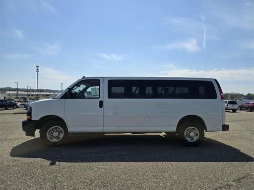 2022 Chevrolet Express 3500 LS
