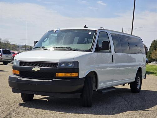 2022 Chevrolet Express 3500 LS